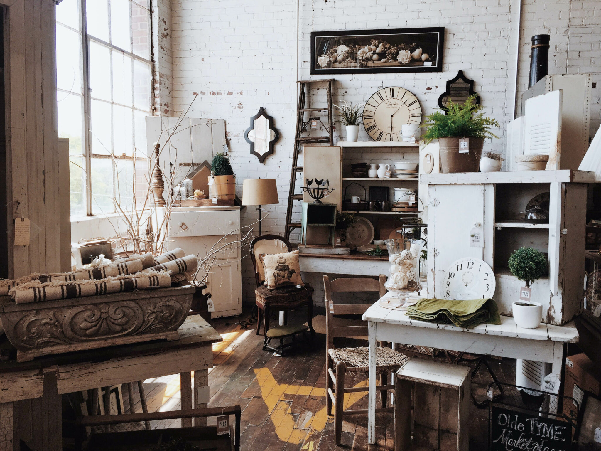 dreamy-cottagecore-decor-for-your-office-in-4-steps