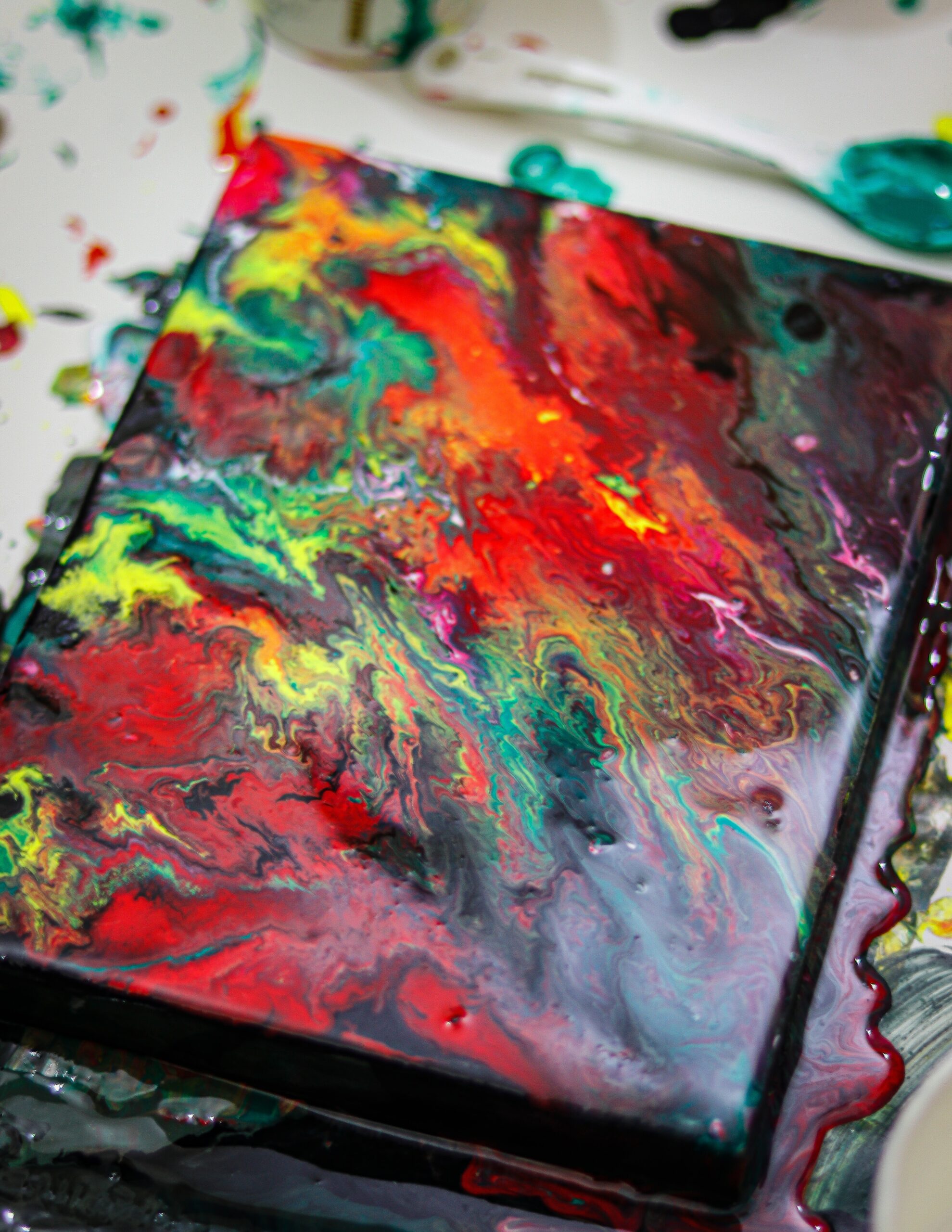 How to Paint A Wooden Box with a Splash of Colour and Abstract