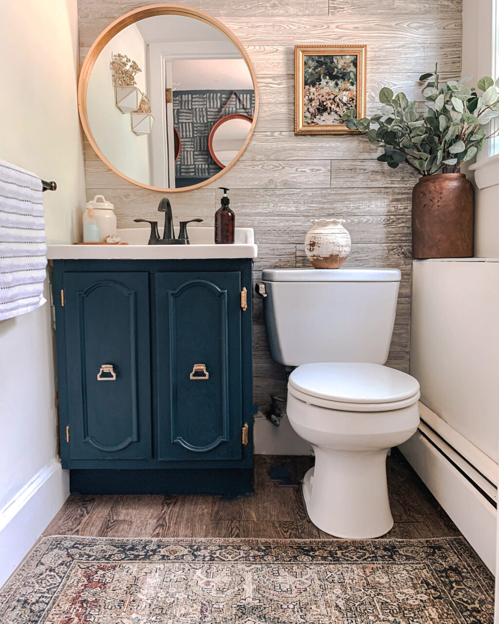 Creating a Moody Bathroom Decor: Tips, Ideas, and Inspiration