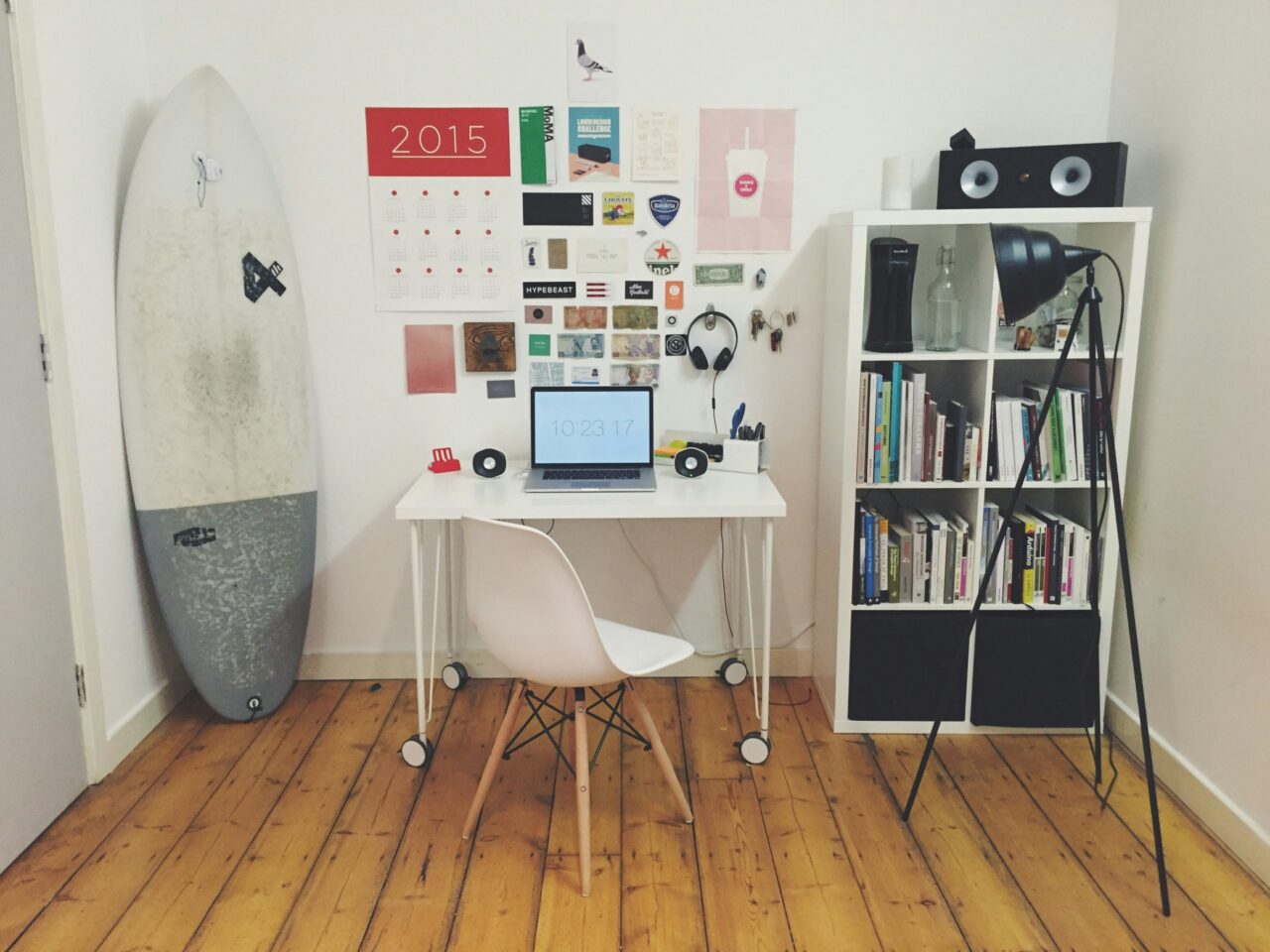 dorm decor: desk set up